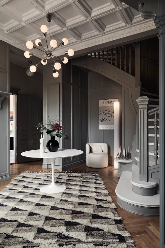 Элегантность по-скандинавски: монохромный интерьер дома в изысканном скандинавском стиле