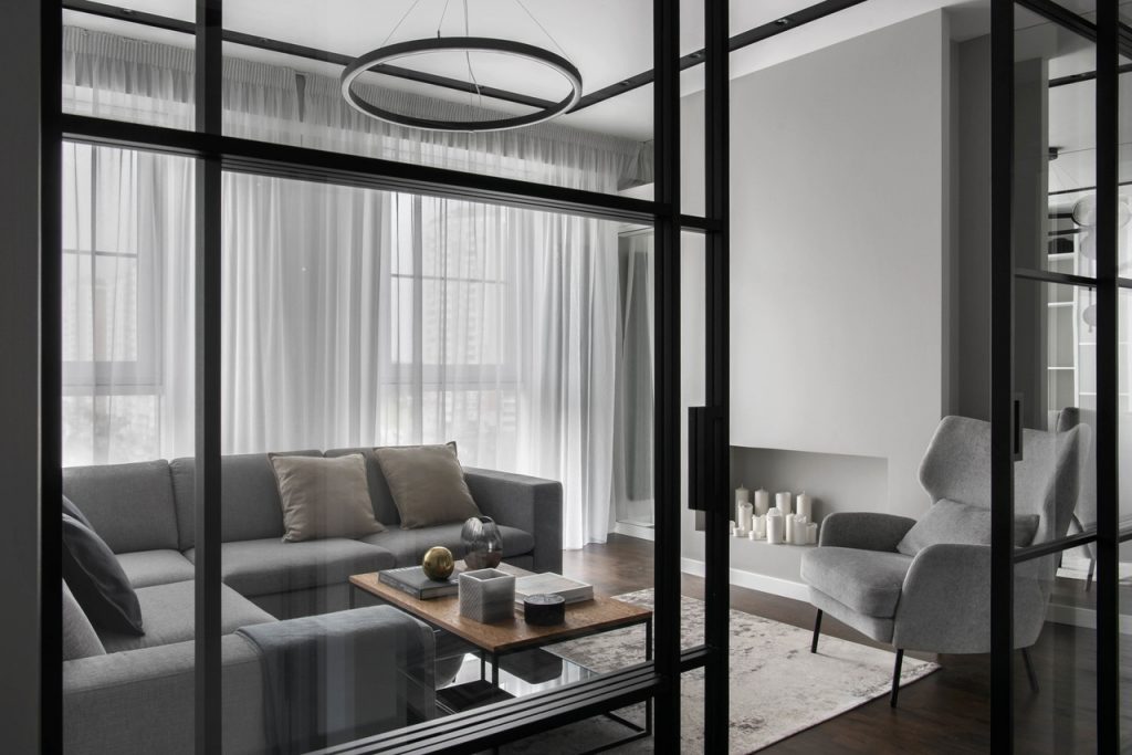 Монохромный минимализм: стильный интерьер квартиры площадью 91 м²