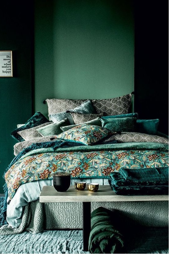 Тренд в интерьере спальни: постельное белье с цветочным принтом
