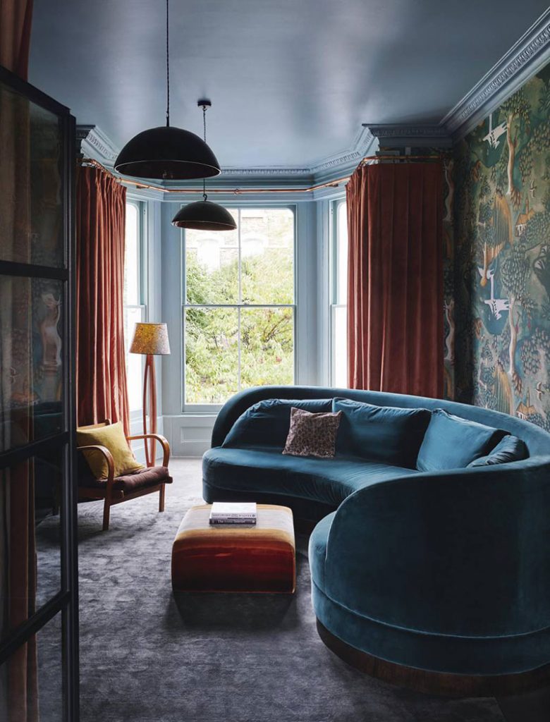 В качестве вдохновения: игра цвета и викторианский стиль в современном интерьере дома в Лондоне