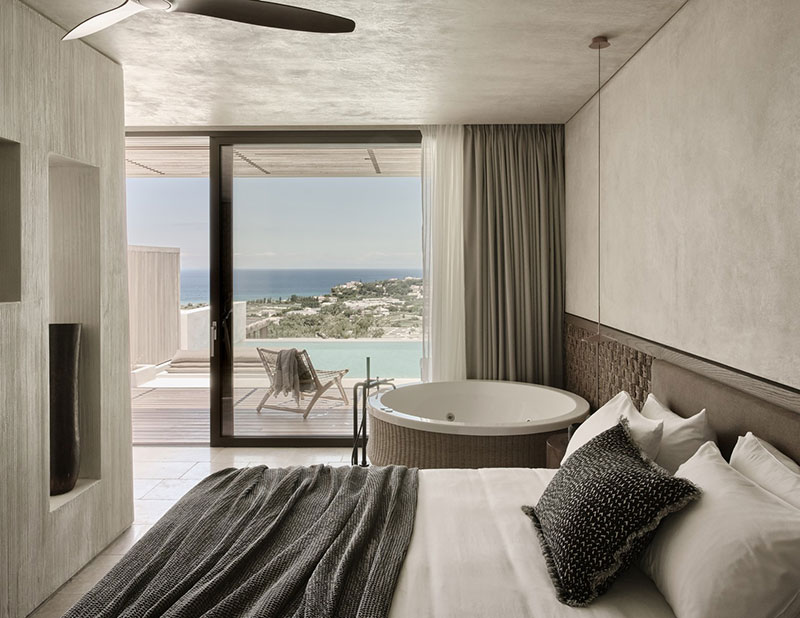 Вдохновение странствиями: песчаная палитра интерьеров отеля Olea All Suite на греческом острове Закинф