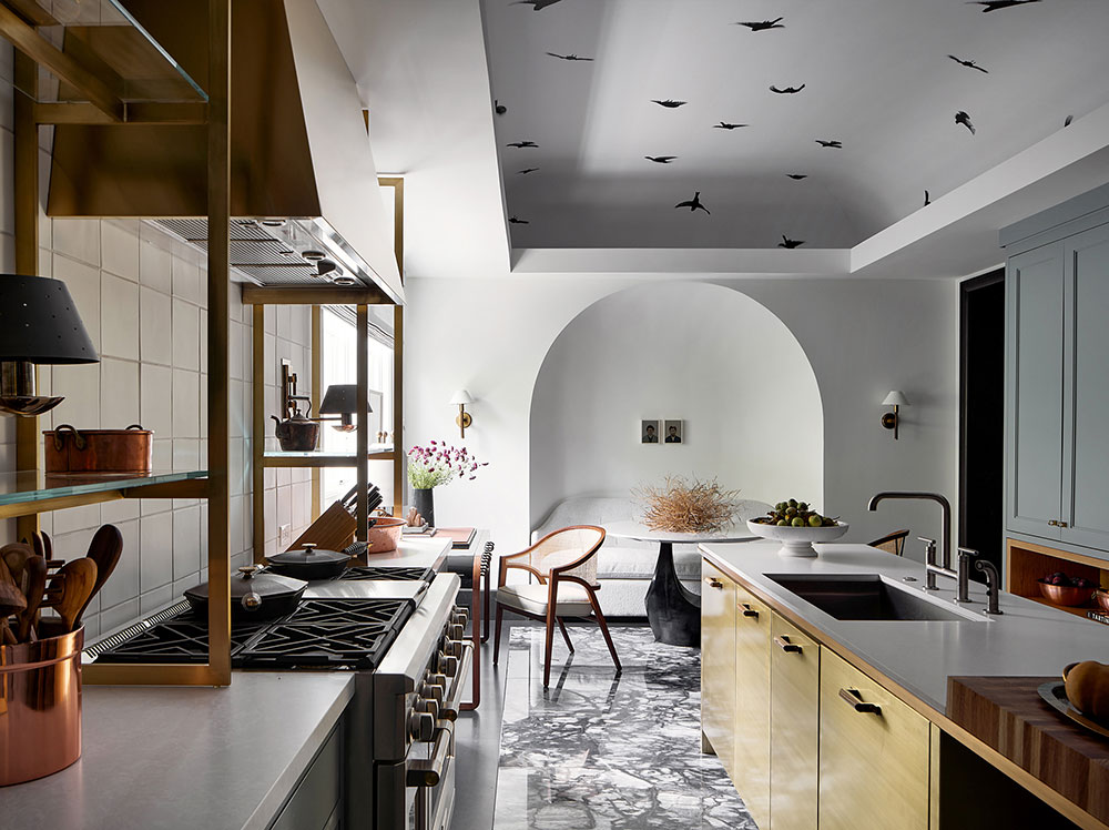 Модный тренд в дизайне интерьера – белая кухня
